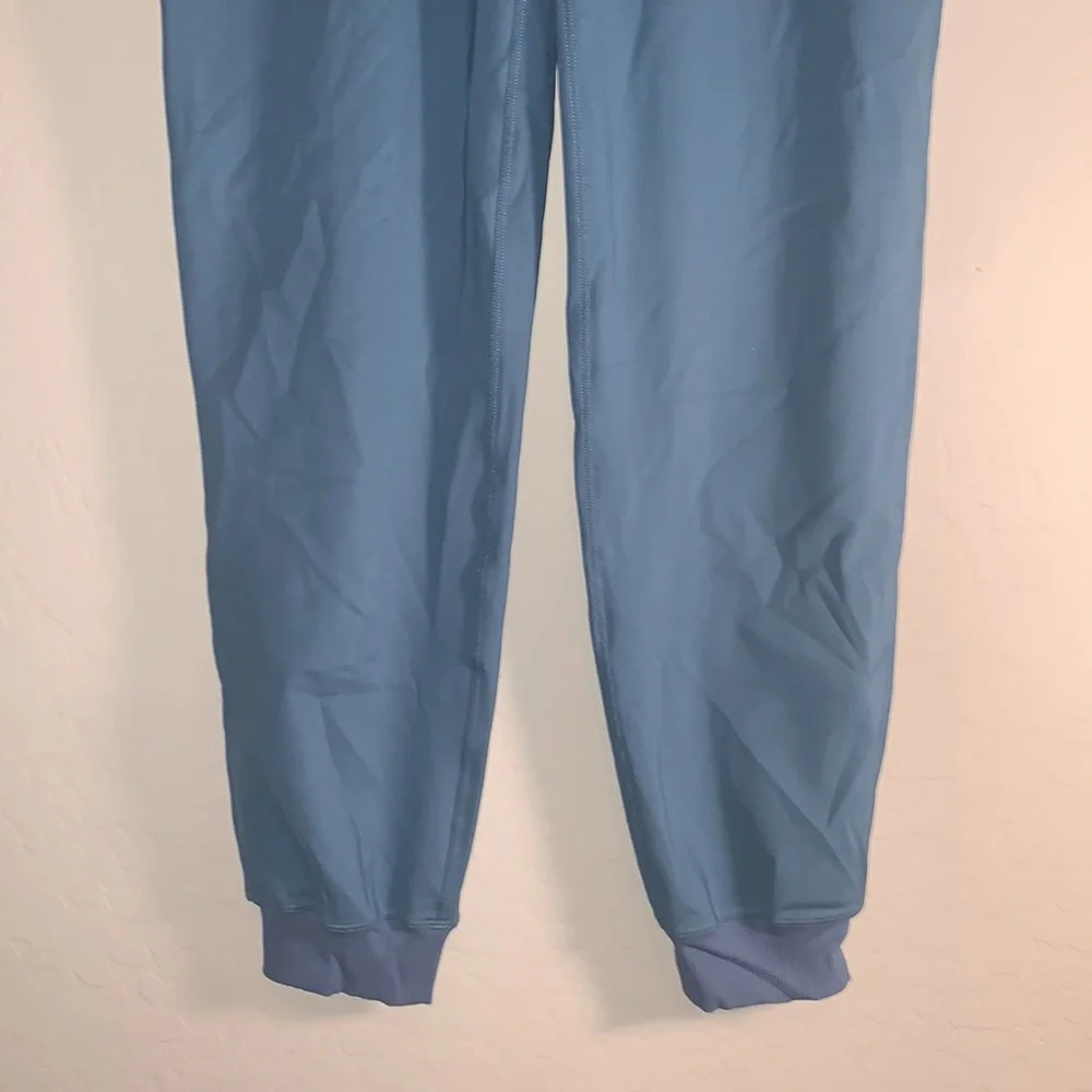 LULULEMON BRAND NEW SIZE 4 GORGEOUS JOGGERS